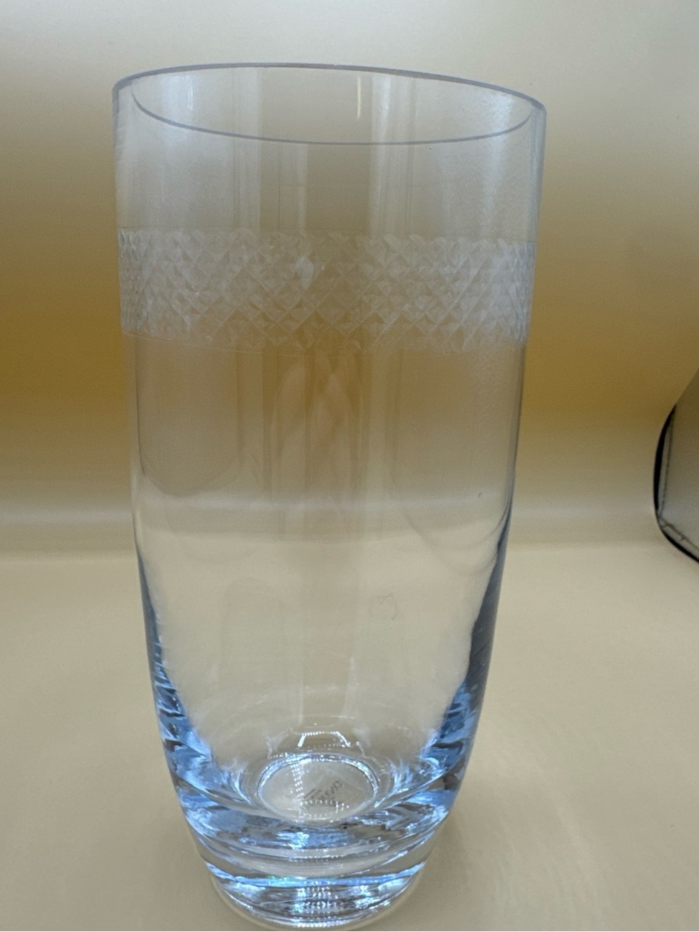 Vera Wang flower vase FTD - Flowers - 8” Vase - Clear Glass